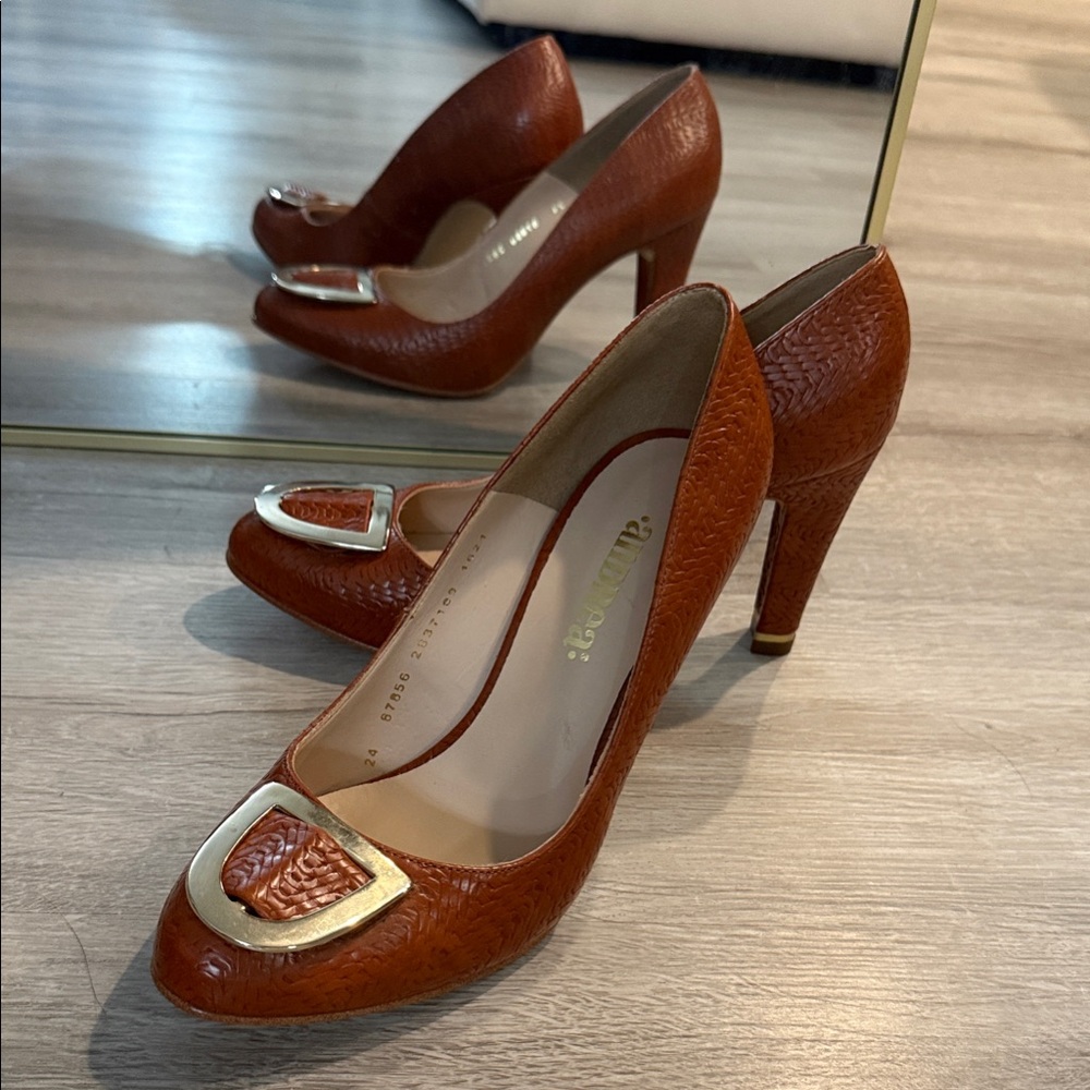 Andrea Women's Tan Leather Heels with Gold Accent